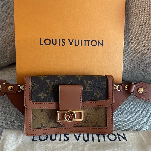🔥LOUIS VUITTON🔥/Monogram  Canvas Dauphine Bumbag Bag/Gently Used/Box included - Picture 10 of 16